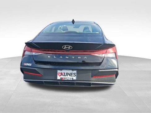 Used 2024 Hyundai Elantra SEL image 8