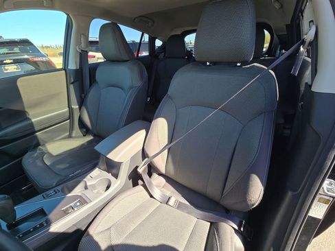 Used 2024 Subaru Crosstrek 2.0i Premium image 17