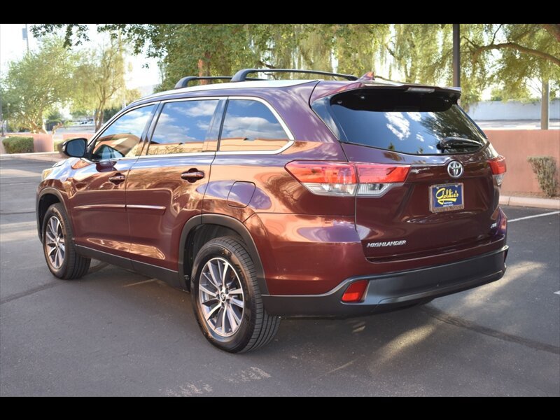 Used 2019 Toyota Highlander XLE FWD image 6