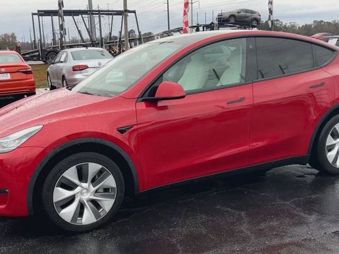 Used 2022 Tesla Model Y Long Range image 4