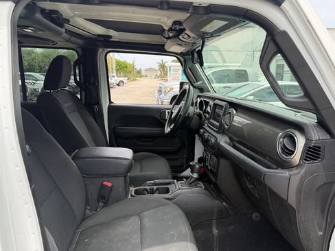 Used 2018 Jeep Wrangler Unlimited Sahara w/ Cold Weather Group AWD/4WD image 14