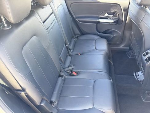 Used 2021 Mercedes-Benz GLB 250 image 21