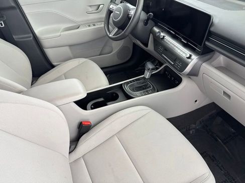 Used 2025 Hyundai Kona SEL FWD image 25
