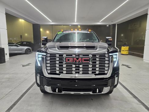 Used 2024 GMC Sierra 2500 Denali w/ Denali Reserve Package image 11