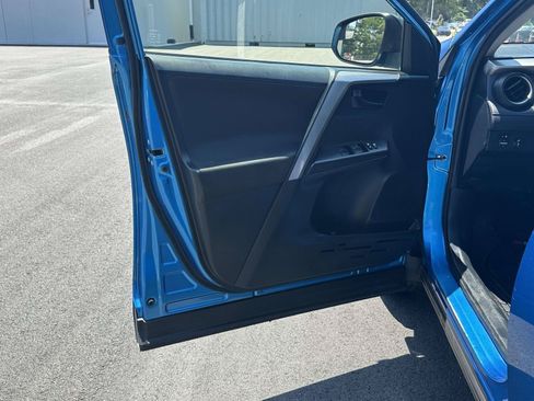 Used 2016 Toyota RAV4 LE FWD image 5