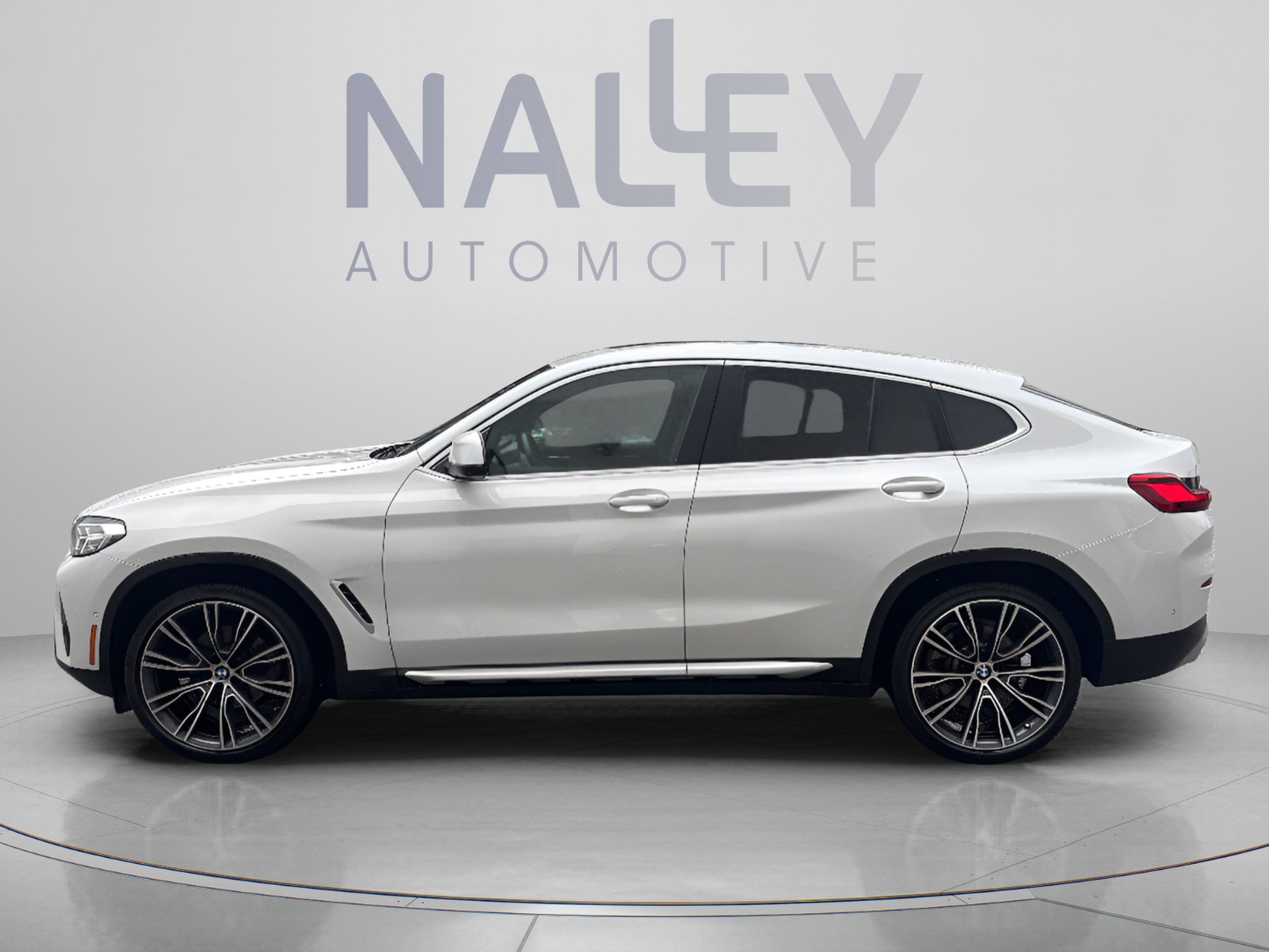 Used 2022 BMW X4 xDrive30i w/ Premium Package 2 AWD/4WD image 2