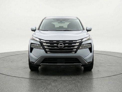 Used 2025 Nissan Rogue SV image 2