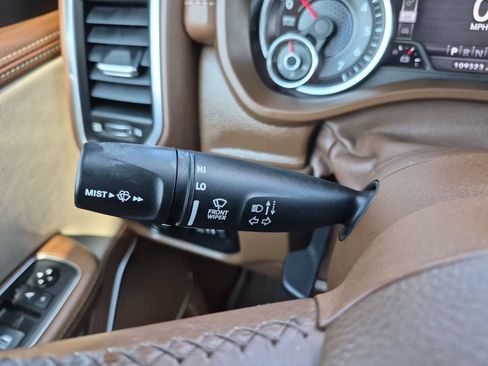 Used 2019 RAM 1500 Laramie AWD/4WD image 23