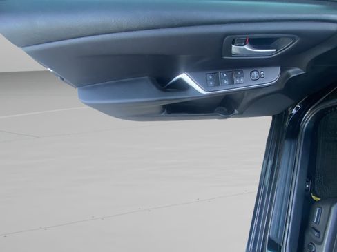 Used 2017 Toyota Camry SE w/ Moonroof Package FWD image 10