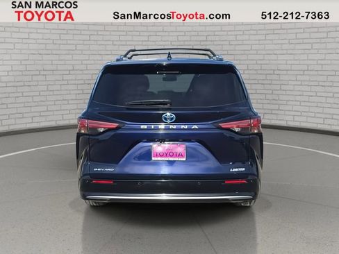 Used 2025 Toyota Sienna Limited image 6