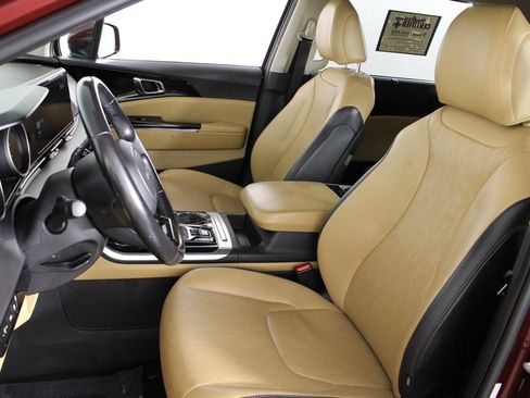 Used 2022 Kia Carnival EX FWD image 19