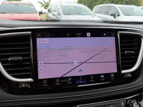Used 2026 Chrysler Pacifica Select AWD/4WD image 25