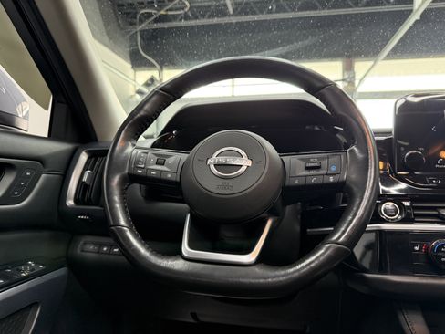 Used 2022 Nissan Pathfinder SL image 12