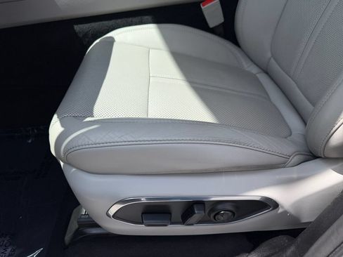 Used 2024 Jeep Wagoneer L Series II w/ Flexible Seating Group AWD/4WD image 25