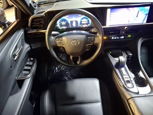 Used 2024 Toyota Crown Limited image 12