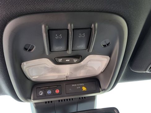 Used 2023 GMC Canyon AT4 w/ AT4 Premium Package AWD/4WD image 11