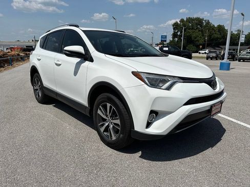 Used 2018 Toyota RAV4 XLE FWD image 6