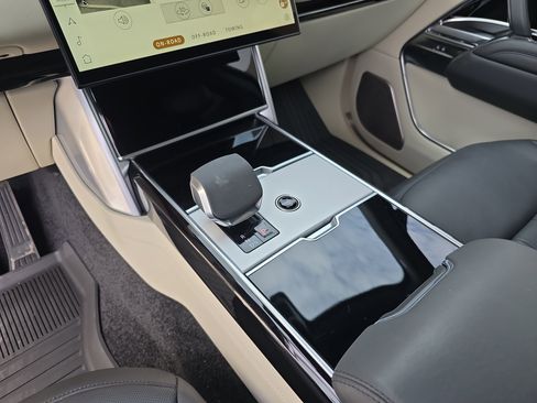 Certified 2024 Land Rover Range Rover Long Wheelbase Autobiography image 29