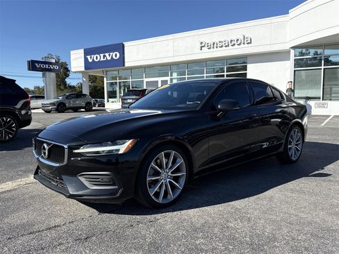 Used 2020 Volvo S60 T6 Momentum image 1