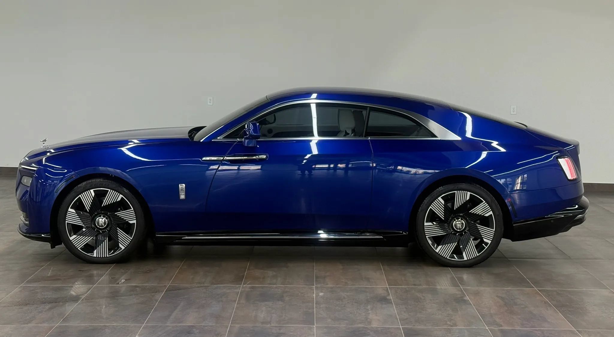 Used 2025 Rolls-Royce Spectre AWD/4WD image 5