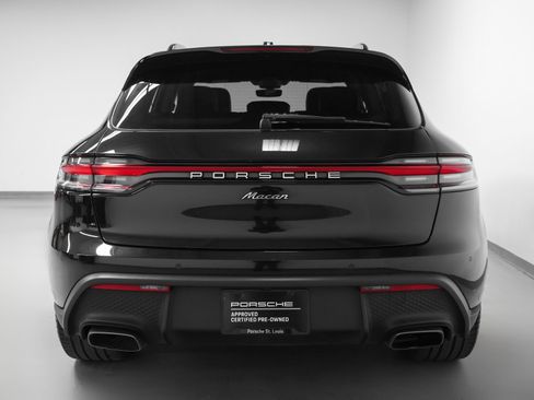 Certified 2022 Porsche Macan AWD/4WD image 11