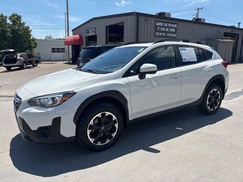 Used 2022 Subaru Crosstrek 2.0i Premium w/ Moonroof Package AWD/4WD image 3