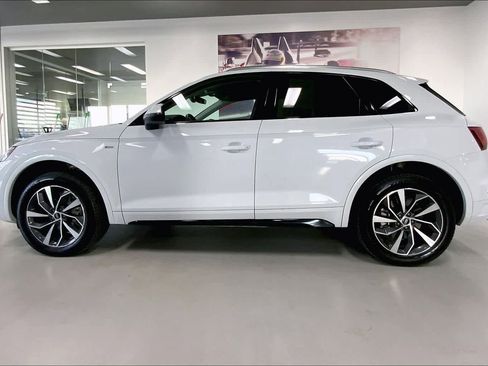 Certified 2023 Audi Q5 2.0T Premium w/ Convenience Package image 3