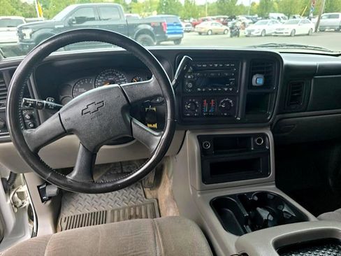 Used 2003 Chevrolet Suburban LS w/ LS Preferred Equipment Group image 5