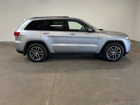 Used 2018 Jeep Grand Cherokee Trailhawk AWD/4WD image 2