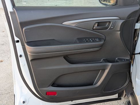 Used 2022 Honda Pilot TrailSport image 11