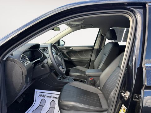 Certified 2023 Volkswagen Tiguan SE image 10