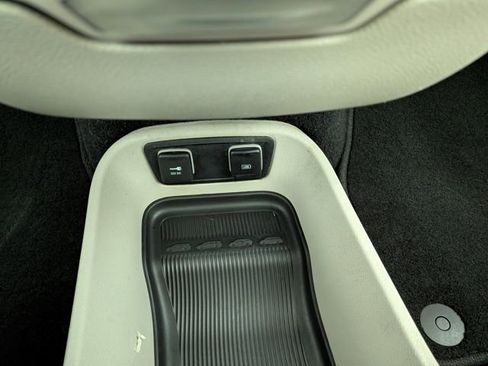 Used 2019 Chrysler Pacifica Limited image 10