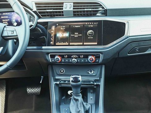 New 2025 Audi Q3 2.0T Premium image 14