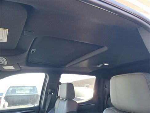 Used 2022 Chevrolet Silverado 1500 ZR2 w/ Technology Package image 9