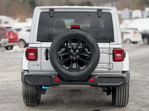 Used 2024 Jeep Wrangler Unlimited Sahara w/ Dual Top Group image 6