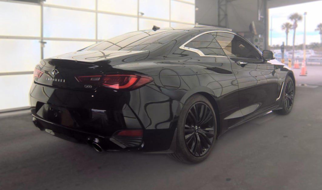 Used 2018 INFINITI Q60 2.0t RWD image 3