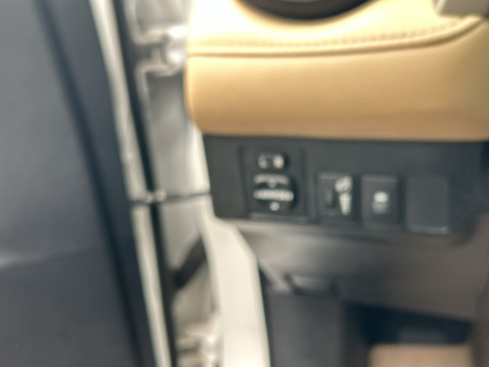 Used 2013 Toyota RAV4 XLE FWD image 16