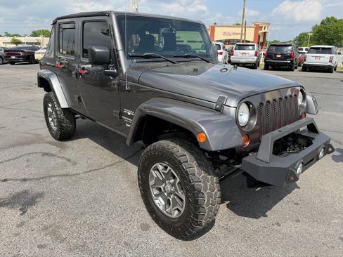 Used 2017 Jeep Wrangler Unlimited Sahara w/ Max Tow Package AWD/4WD image 15