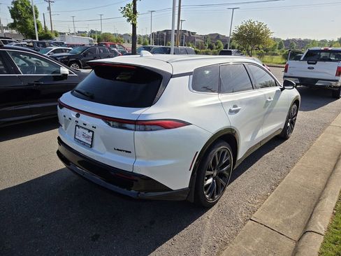 Used 2025 Toyota Crown Signia w/ Advanced Technology Package image 10