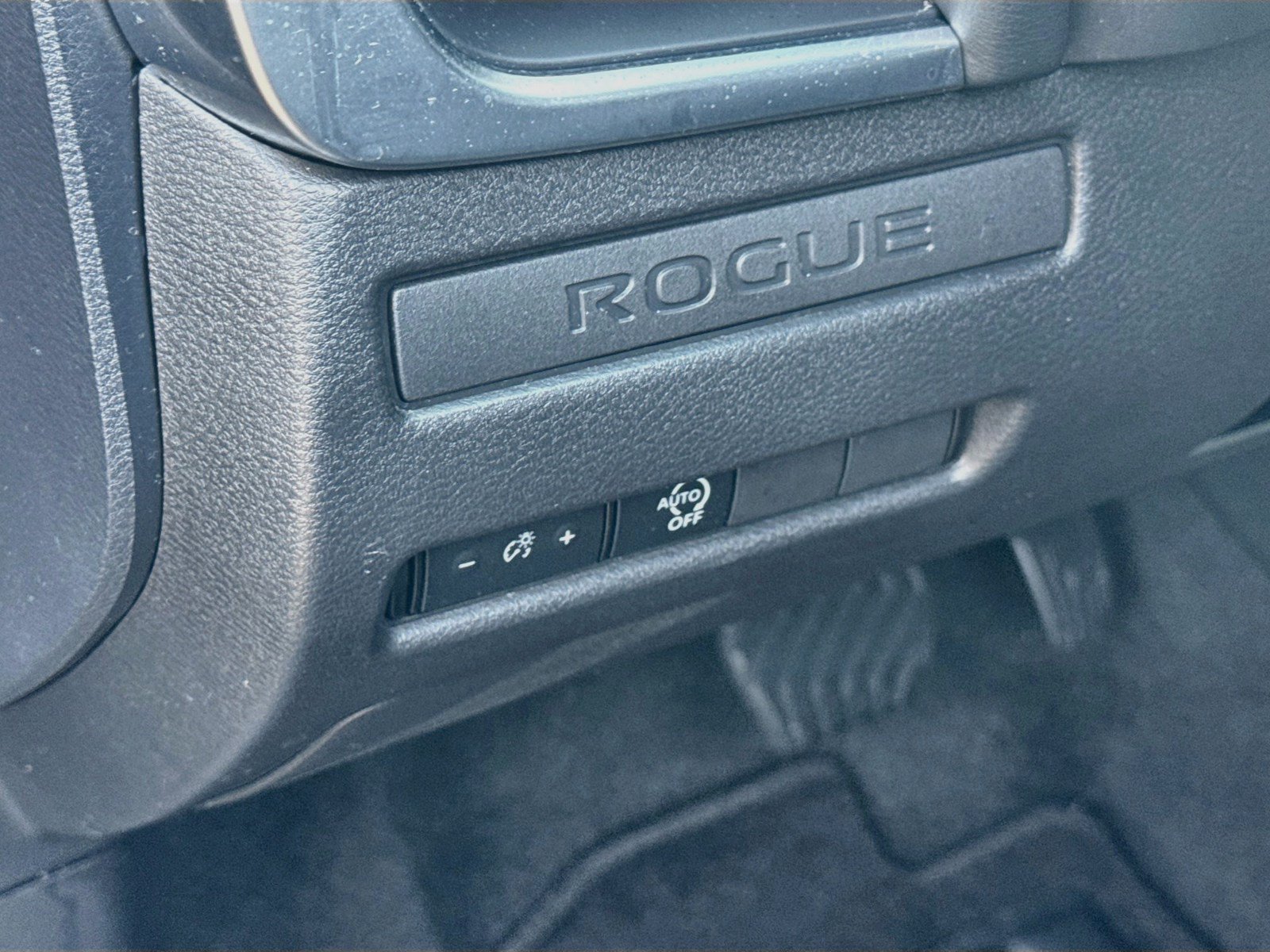 Used 2023 Nissan Rogue S AWD/4WD image 10