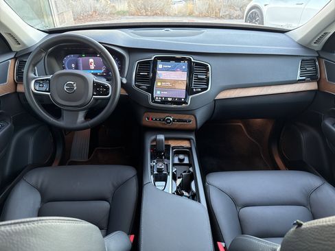 Used 2025 Volvo XC90 B6 Plus image 16