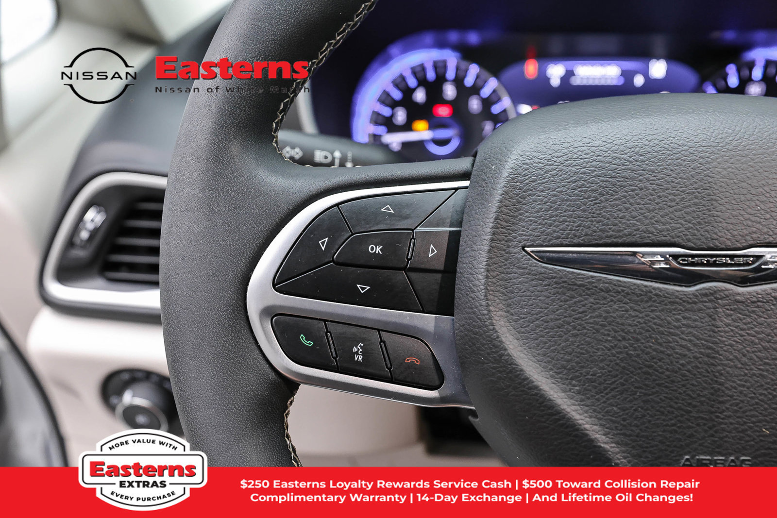 Used 2024 Chrysler Pacifica Touring-L FWD image 15
