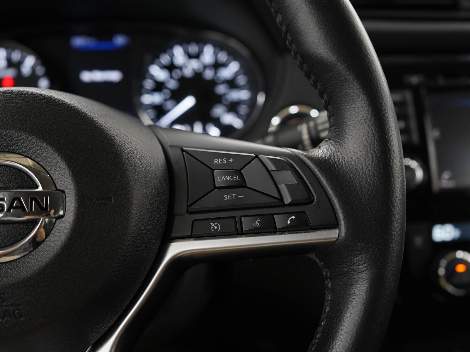 Used 2018 Nissan Rogue SV AWD/4WD image 27