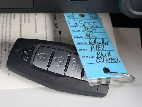 New 2025 Mitsubishi Outlander SEL image 34