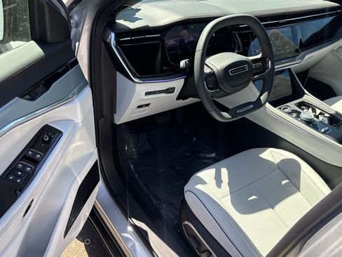 Used 2025 Jeep Wagoneer S Limited image 8