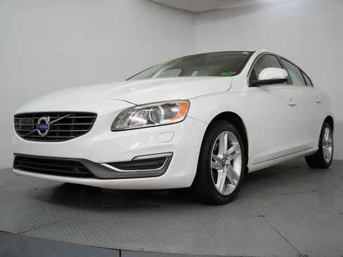 Used 2015 Volvo S60 T5 Platinum image 3