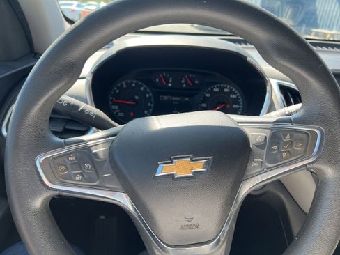 Used 2018 Chevrolet Equinox LS FWD image 12