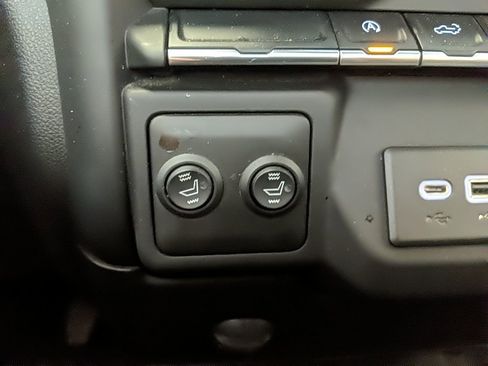 Used 2021 Chevrolet Silverado 1500 Custom w/ Safety Confidence Package image 23