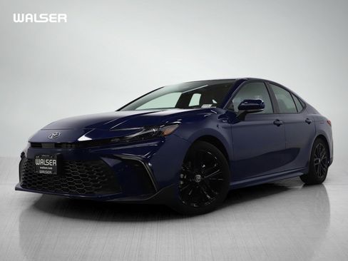 Used 2025 Toyota Camry LE image 1