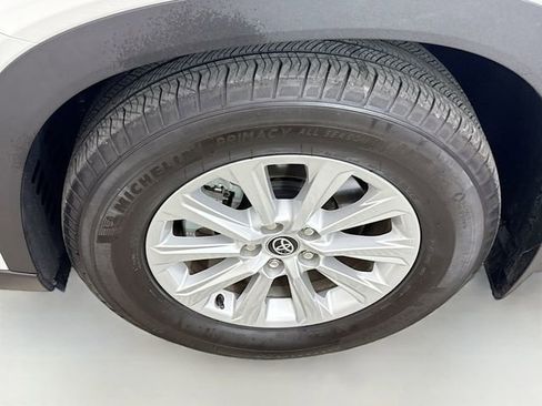 Used 2024 Toyota Grand Highlander XLE image 32